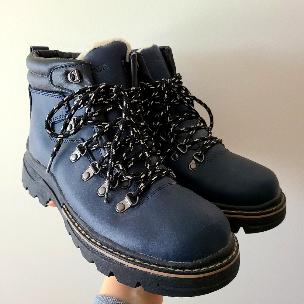 Navy blue lined boots